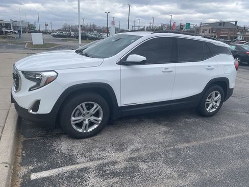 Used 2019 GMC Terrain SLE w/ Driver Convenience Package image 2