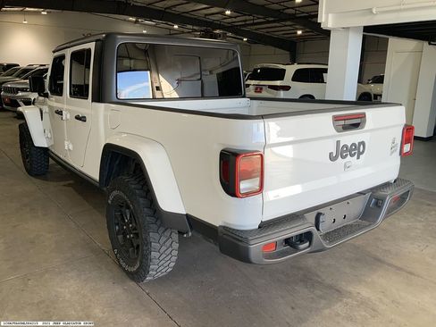 Used 2021 Jeep Gladiator Willys image 3