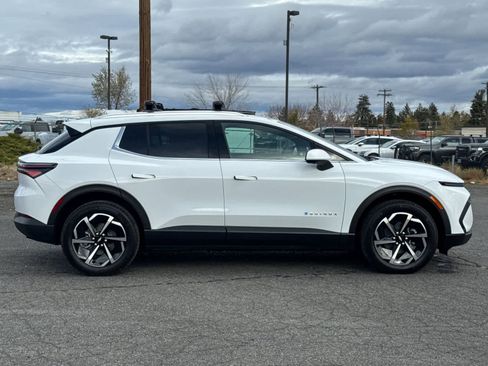 New 2026 Chevrolet Equinox EV LT image 8