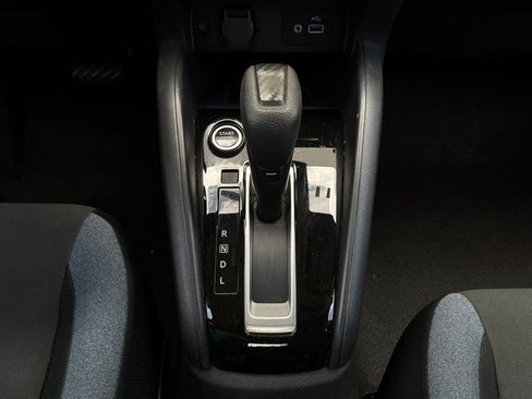 Used 2025 Nissan Versa SV FWD image 21