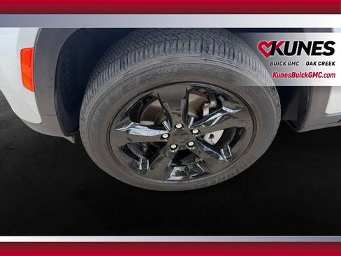 Used 2023 Jeep Grand Cherokee Altitude AWD/4WD image 13