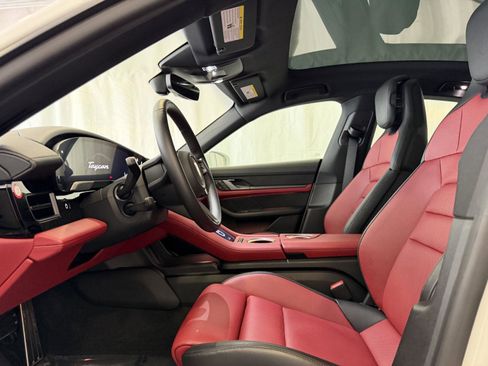 Used 2025 Porsche Taycan image 5