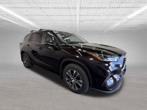 Used 2021 Toyota Highlander XLE image 6