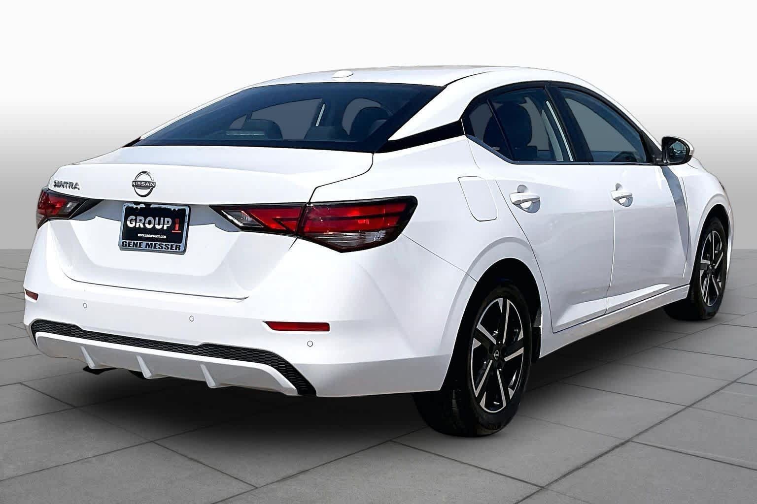 Used 2025 Nissan Sentra SV FWD image 12