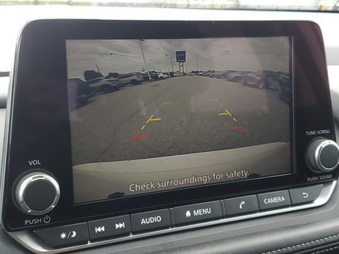 Used 2024 Nissan Rogue S AWD/4WD image 27