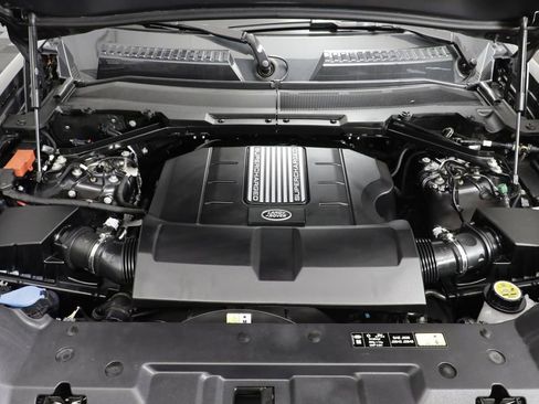 Certified 2025 Land Rover Defender 110 X-Dynamic SE AWD/4WD image 24