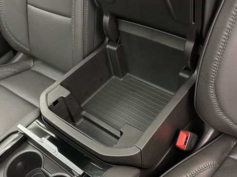 Used 2026 GMC Yukon Denali w/ Sun & Power Step Package image 24