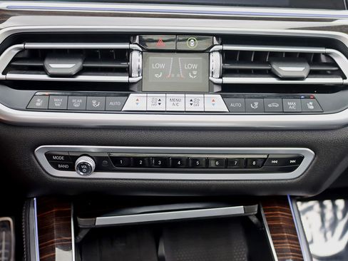 Used 2020 BMW X5 M50i AWD/4WD image 31