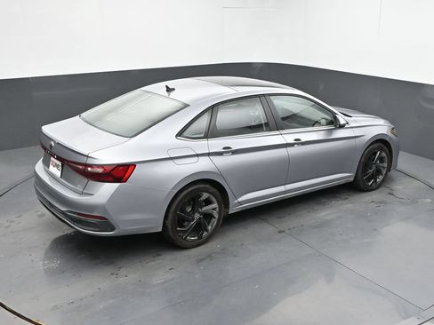 Used 2025 Volkswagen Jetta SE FWD image 13