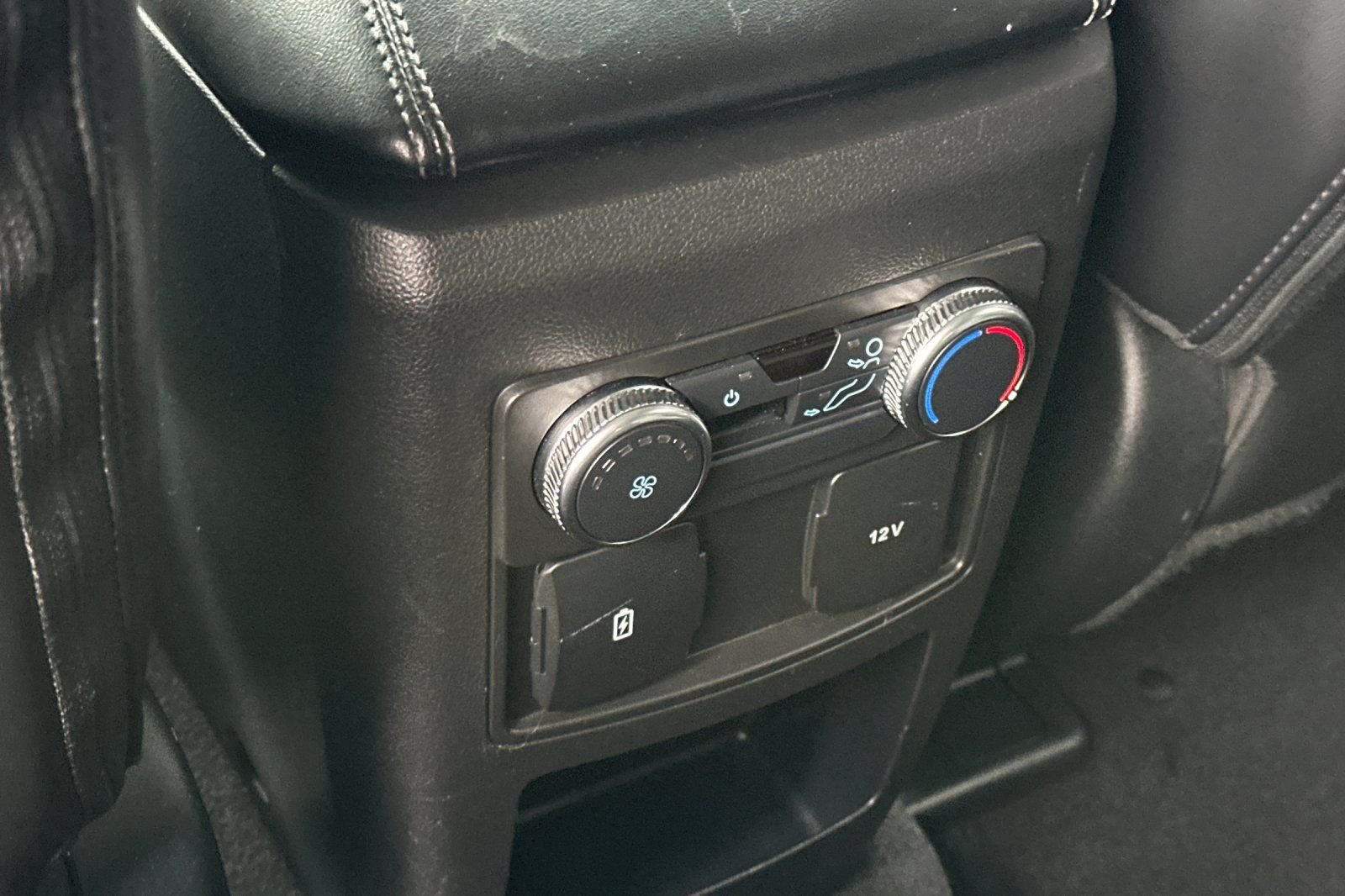 Used 2021 Ford Explorer XLT w/ Equipment Group 202A AWD/4WD image 14