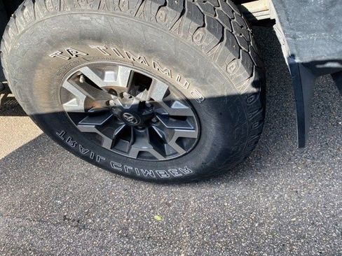 Used 2021 Toyota Tacoma TRD Off-Road image 12