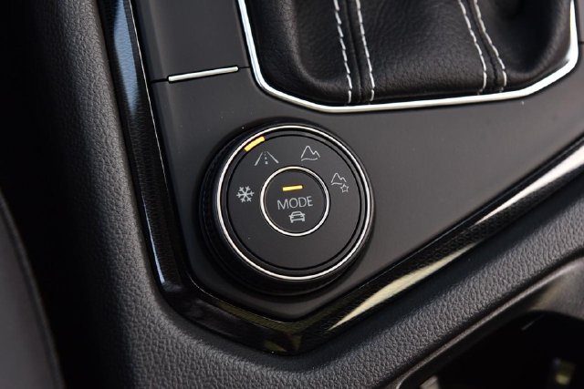 New 2027 Volkswagen Taos SE AWD/4WD image 17