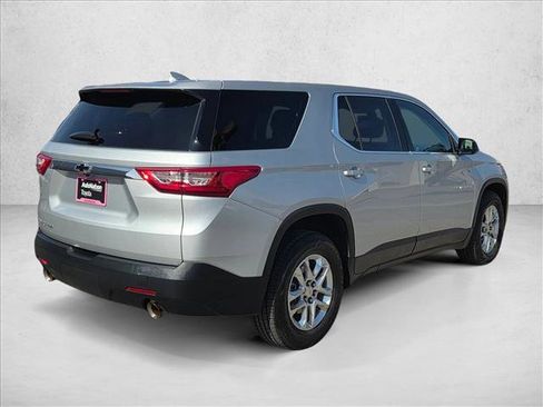 Used 2021 Chevrolet Traverse LS w/ LPO, Black Accent Package image 5