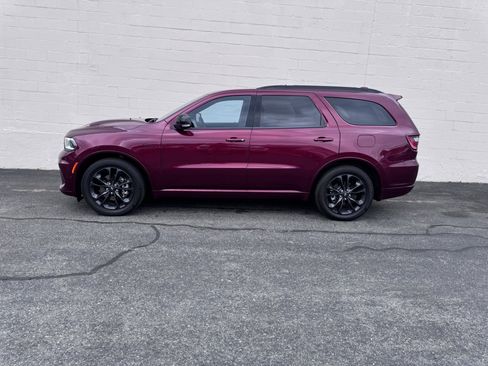 Used 2022 Dodge Durango R/T w/ Trailer Tow Group IV image 2