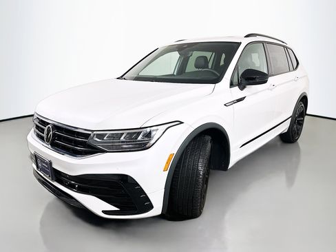 Used 2023 Volkswagen Tiguan SE R-Line image 3