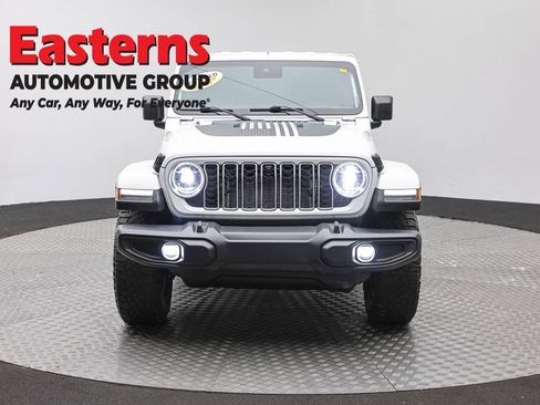 Used 2024 Jeep Wrangler Unlimited Sahara w/ Dual Top Group AWD/4WD image 2