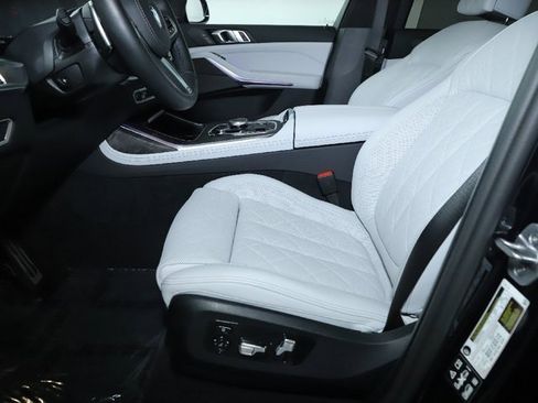 Certified 2025 BMW X7 xDrive40i w/ M Sport Package image 21