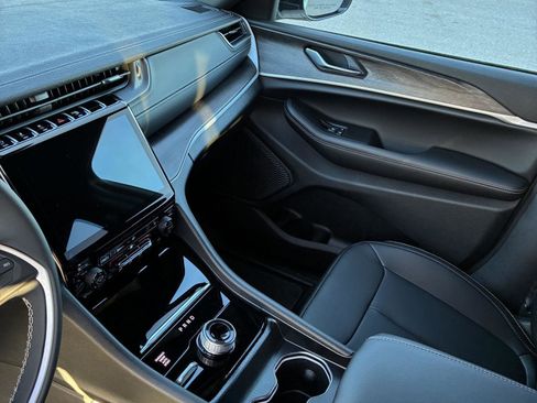 New 2025 Jeep Grand Cherokee L Limited image 4