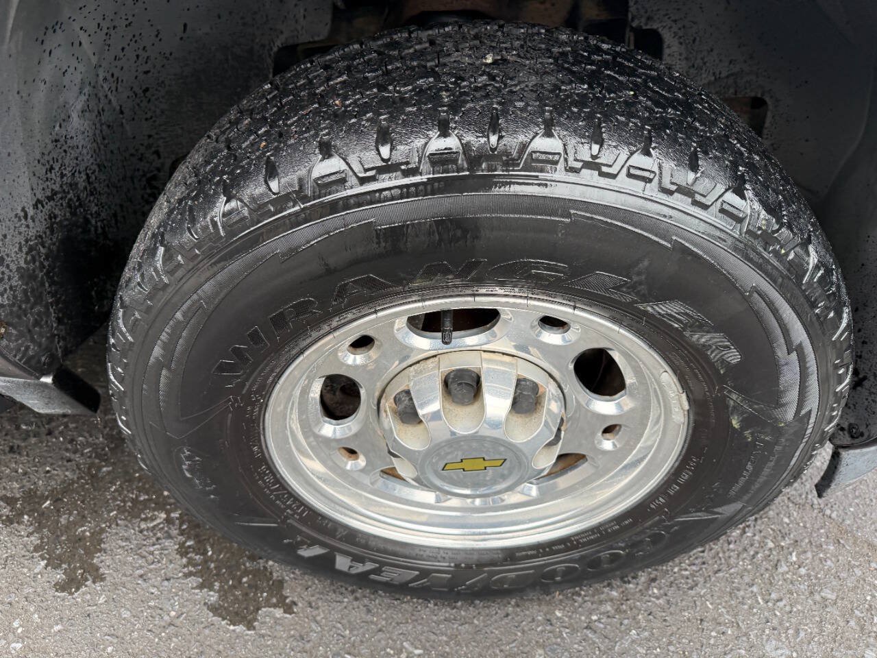 Used 2007 Chevrolet Suburban 2500 LT w/ LT Preferred Equipment Group AWD/4WD image 12