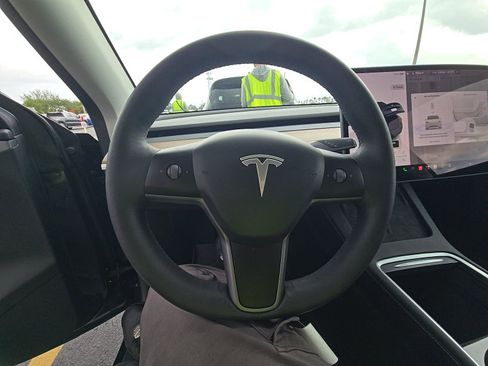 Used 2025 Tesla Model Y Long Range AWD/4WD image 17