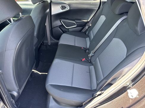Used 2025 Kia Soul LX w/ LX Technology Package FWD image 20