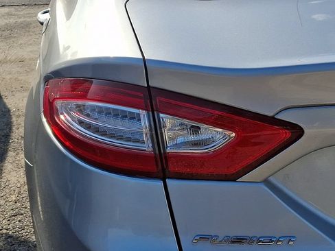 Used 2015 Ford Fusion SE FWD image 9