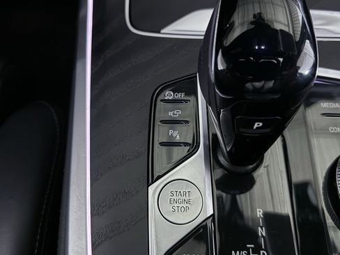 Used 2022 BMW X7 xDrive40i w/ M Sport Package image 50