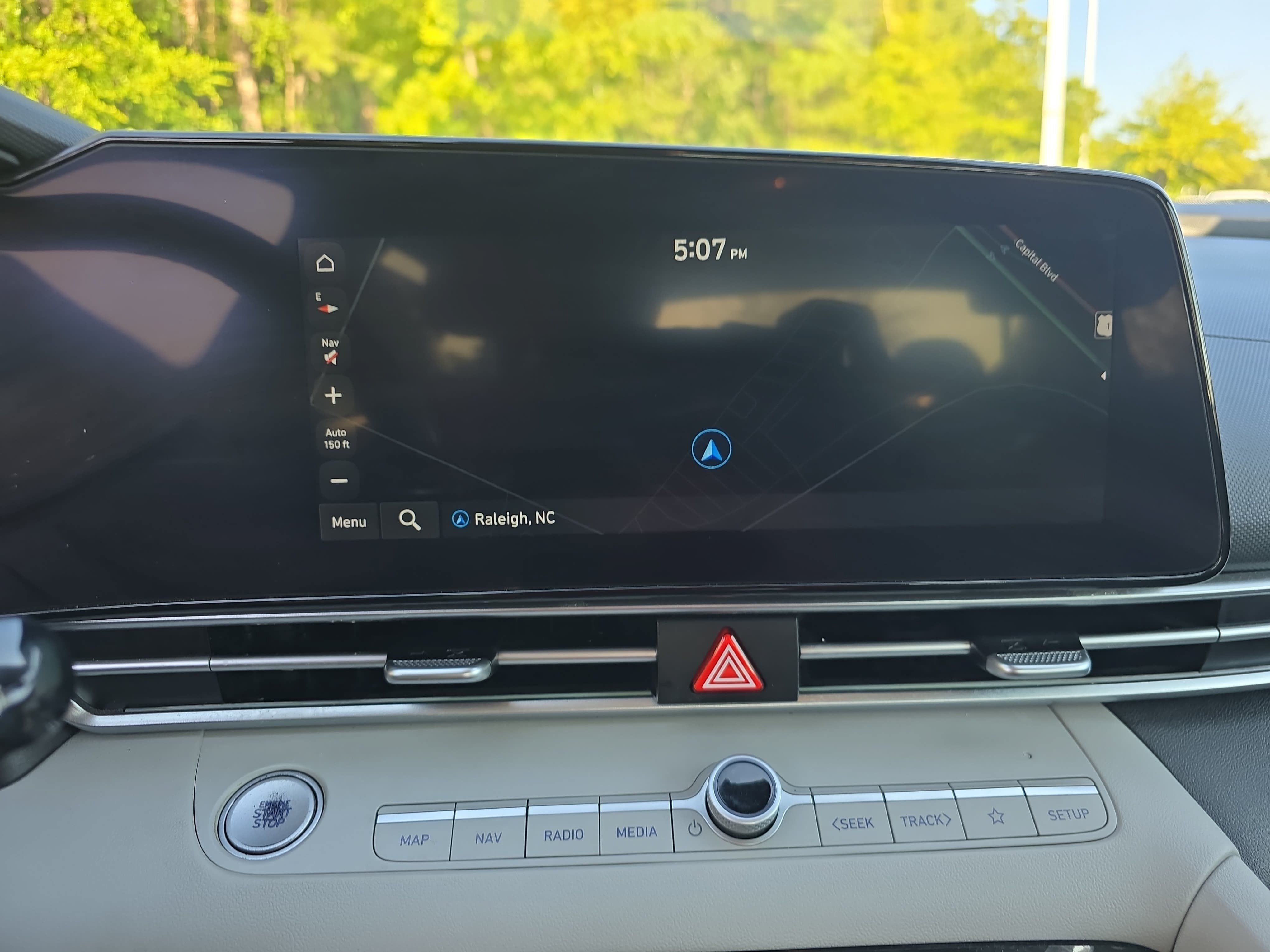 Used 2025 Hyundai Elantra Limited FWD image 21