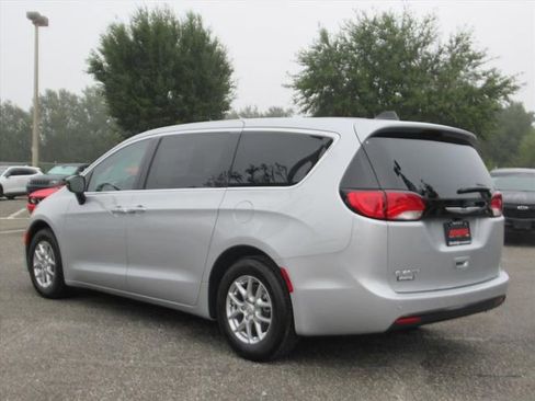 New 2026 Chrysler Voyager LX image 4