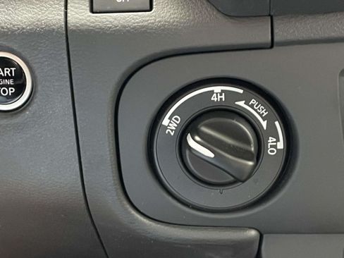 Used 2025 Nissan Frontier PRO-4X w/ Pro Convenience Package AWD/4WD image 13