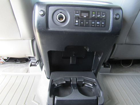 Used 2008 Toyota Sequoia Limited AWD/4WD image 19