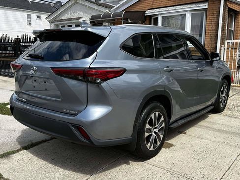 Used 2020 Toyota Highlander XLE AWD/4WD image 6