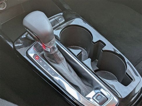 Used 2025 Chevrolet Trax LT w/ LT Convenience Package image 18