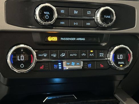 Used 2022 Ford F250 Lariat w/ Black Appearance Package AWD/4WD image 19