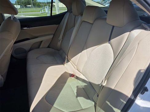 Used 2021 Toyota Camry LE image 7