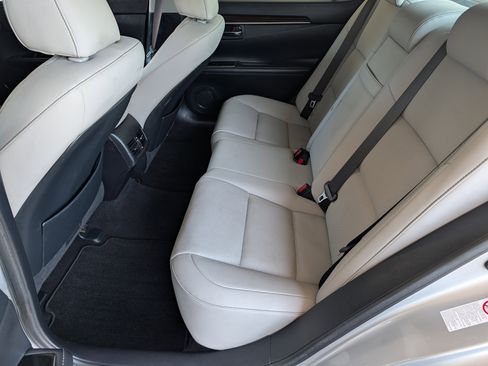 Used 2016 Lexus ES 350 w/ Navigation System Package image 19