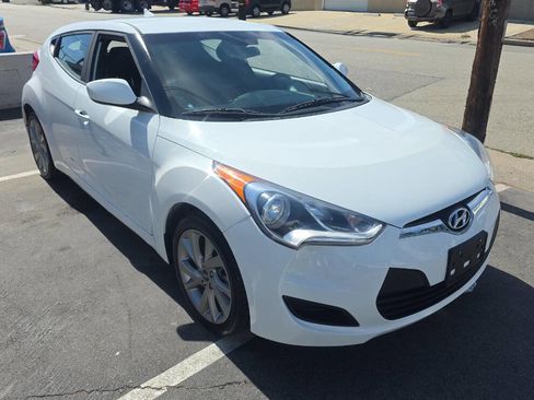 Used 2016 Hyundai Veloster image 1