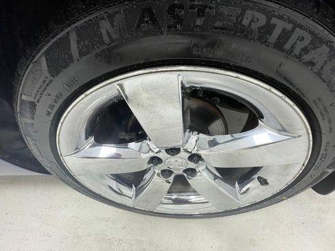 Used 2018 Dodge Challenger R/T RWD image 10