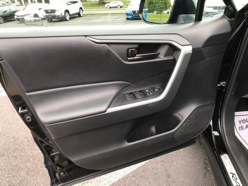 Used 2023 Toyota RAV4 LE AWD/4WD image 18