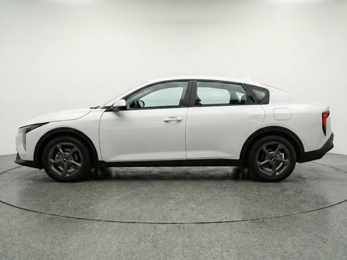 Used 2025 Kia K4 LXS image 5