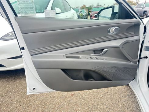 Used 2025 Hyundai Elantra SEL image 20