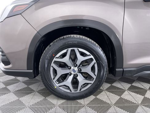 Used 2023 Subaru Forester Premium image 25