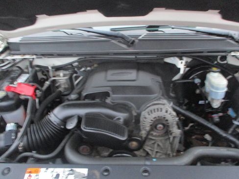 Used 2011 Chevrolet Suburban LTZ image 17