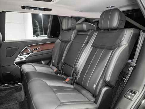Used 2025 Land Rover Range Rover Long Wheelbase SE image 20