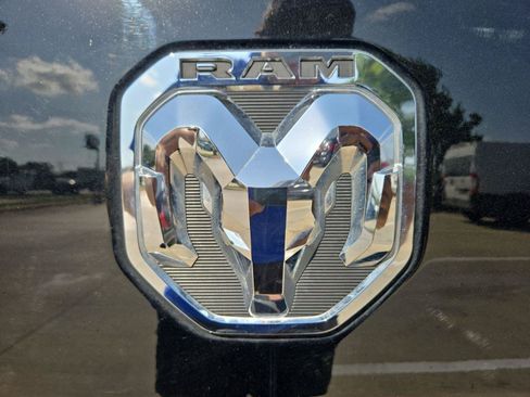 Used 2024 RAM 2500 Tradesman w/ Chrome Appearance Group AWD/4WD image 9