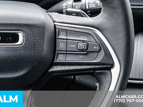 Used 2025 Jeep Grand Cherokee Altitude AWD/4WD image 36