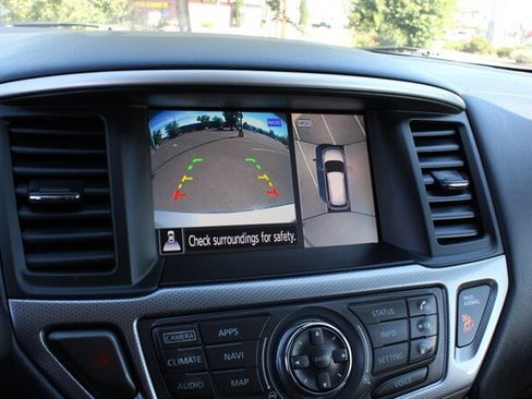 Used 2020 Nissan Pathfinder SL AWD/4WD image 32