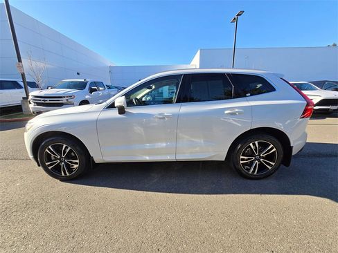 Used 2021 Volvo XC60 T5 Momentum w/ Advanced Package image 36