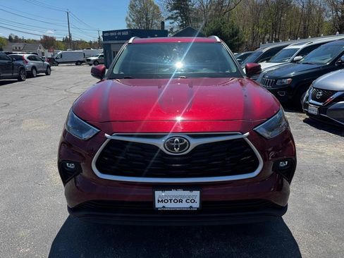 Used 2022 Toyota Highlander XLE AWD/4WD image 9