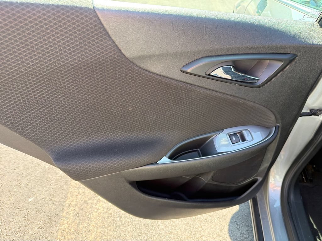 Used 2025 Chevrolet Malibu LT FWD image 17